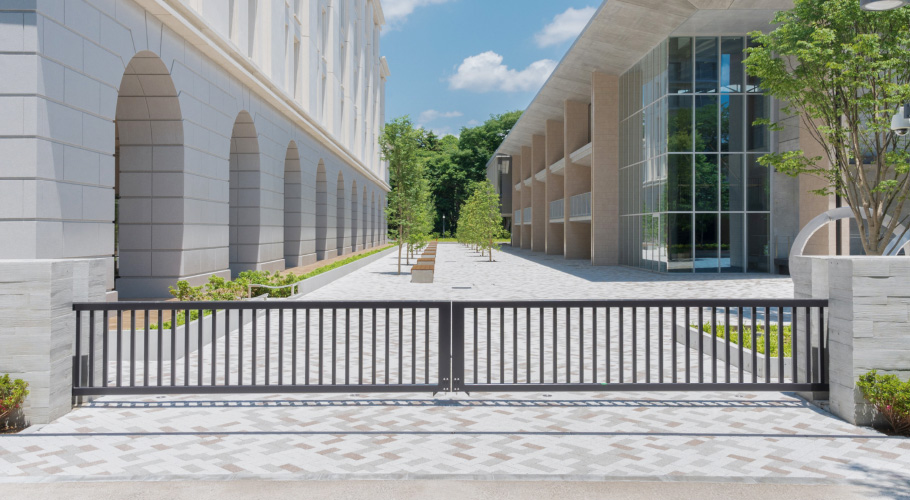 ゲート（大型門扉）