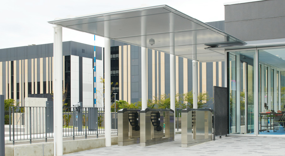 シェード（渡り廊下）・庇（ひさし）